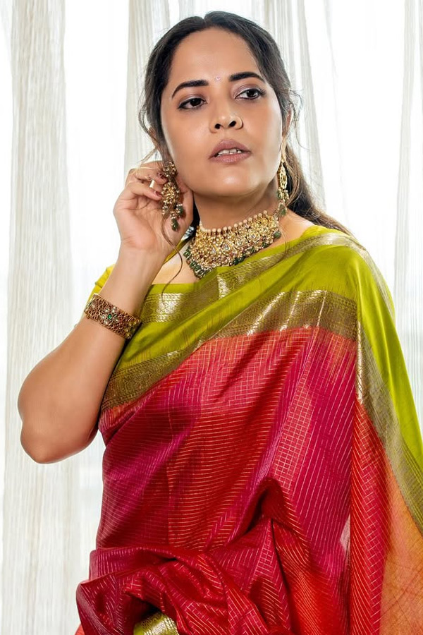 Anchor_20Anasuya_20Bharadwaj_20Latest_20Stunning_20Looks_20IN_20Saree_20Photos_20_2810_29.jpg 11