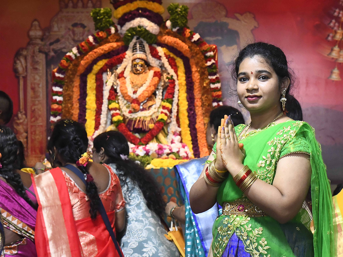 Varalakshmi_20Vratham_20on_20Indrakiladri_20Vijayawada_20Photos__20_281_29.jpg 1