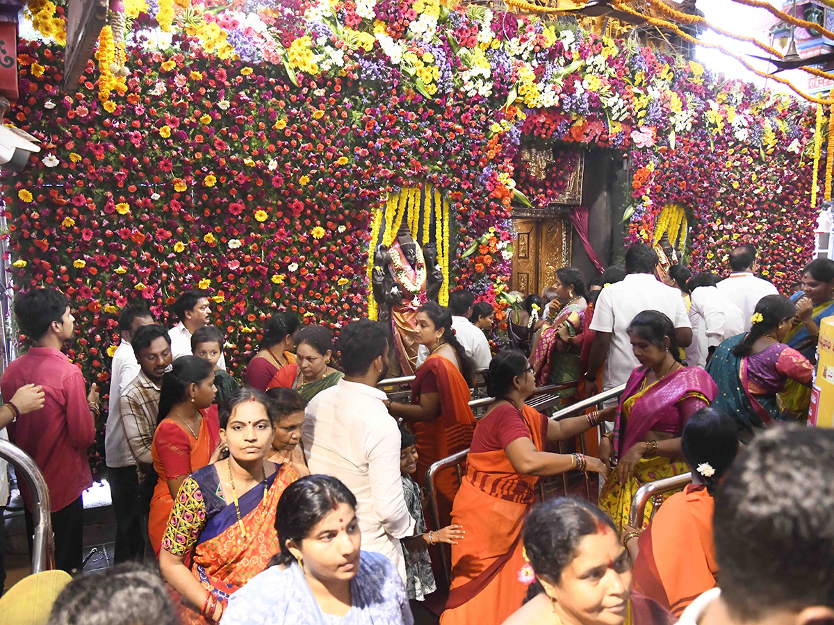 Varalakshmi_20Vratham_20on_20Indrakiladri_20Vijayawada_20Photos__20_289_29.jpg 9