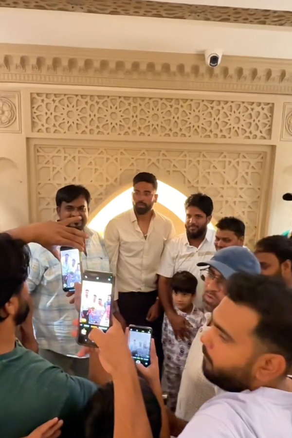 Indian_20Cricketer_20Mohammed_20Siraj_20Launches_20Joharfa_20Restaurant_20IN_20Hyderabad_20Photos_20_2816_29.jpg 17