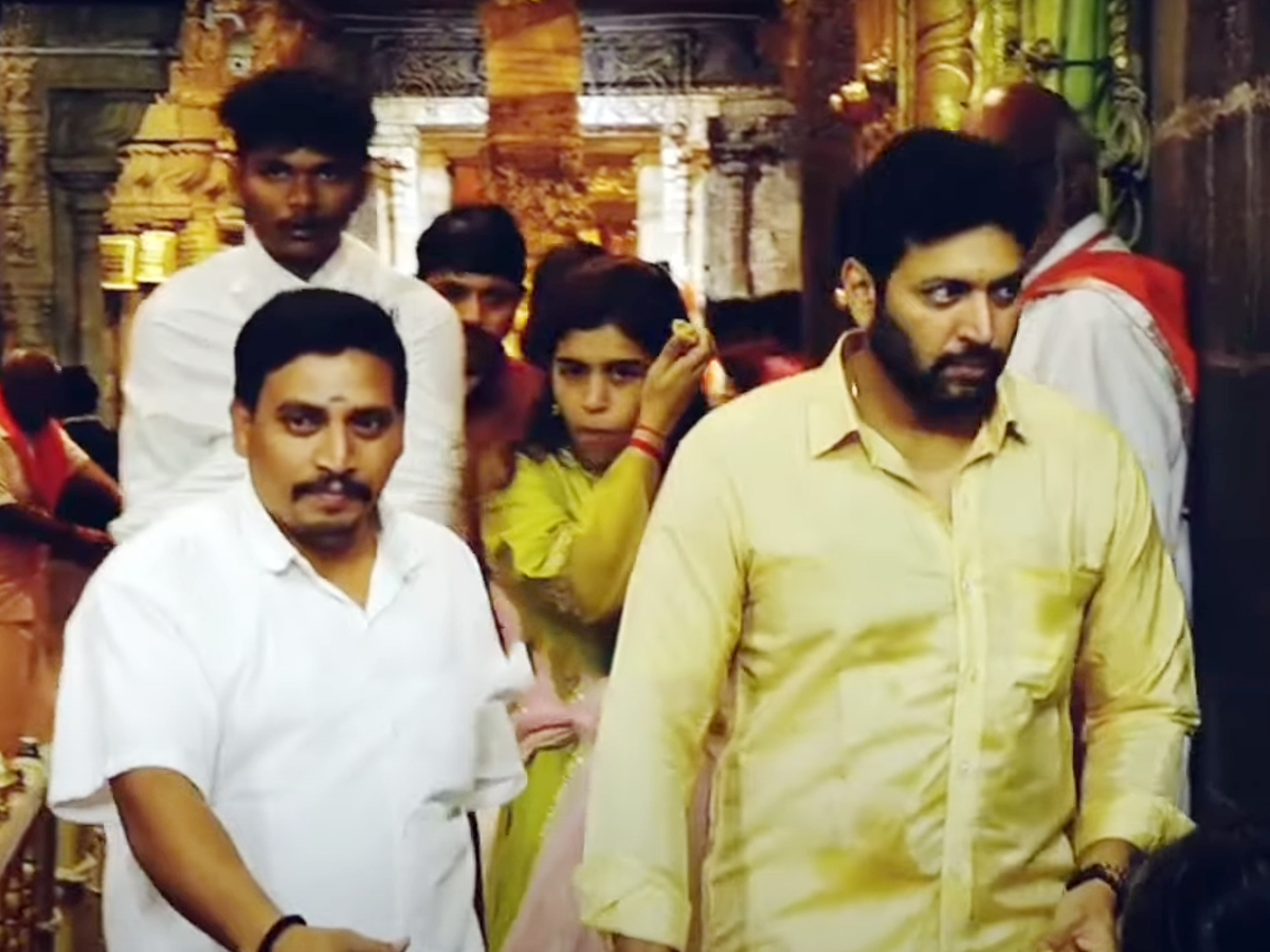 Jayam_20ravi_20at_20tirumala11.jpg 12