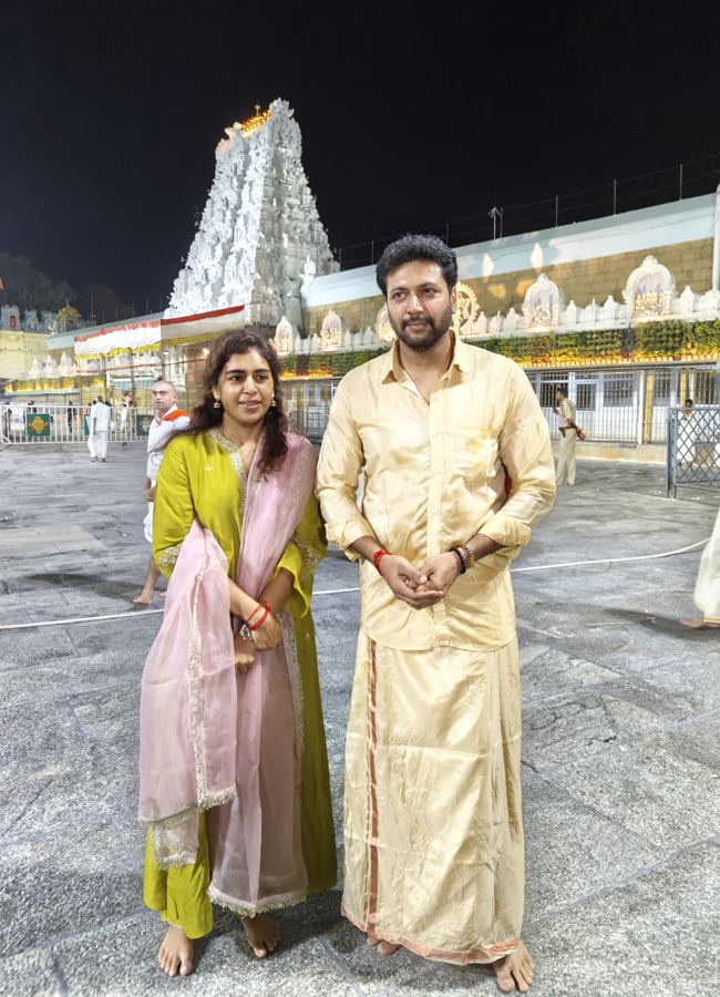 Jayam_20ravi_20at_20tirumala2.jpg 3