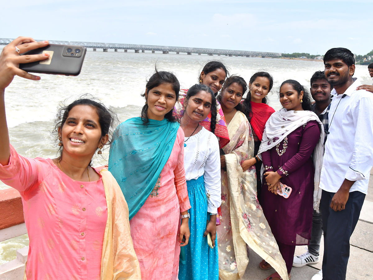 Vijayawada_20Praksam_20Barrage_20Floods_20Andhra_20Pradesh_1.jpg 1