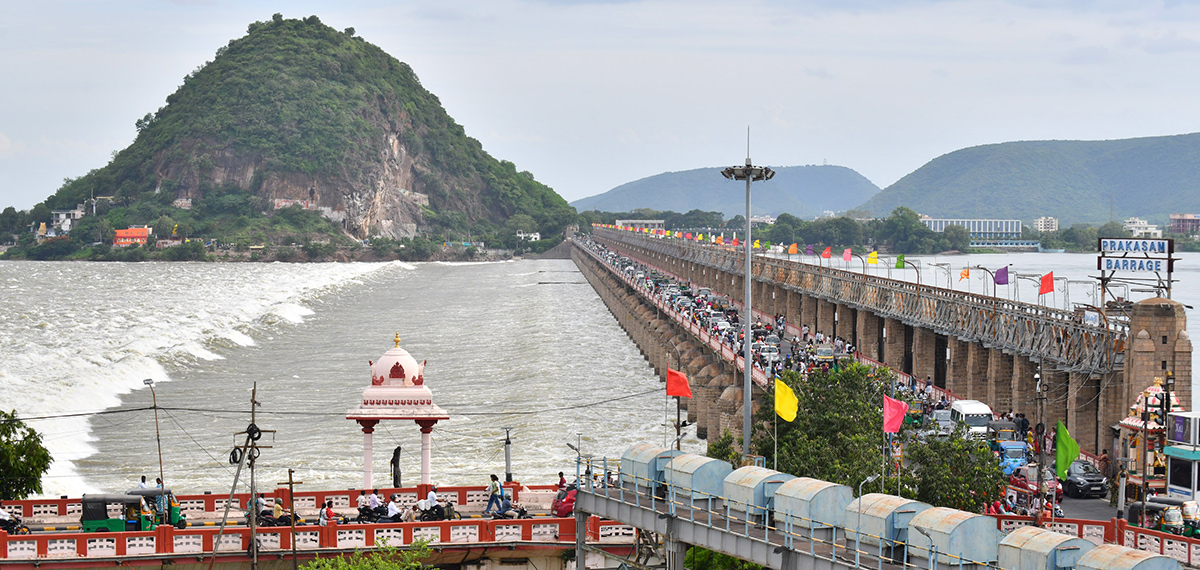 Vijayawada_20Praksam_20Barrage_20Floods_20Andhra_20Pradesh_13.jpg 12