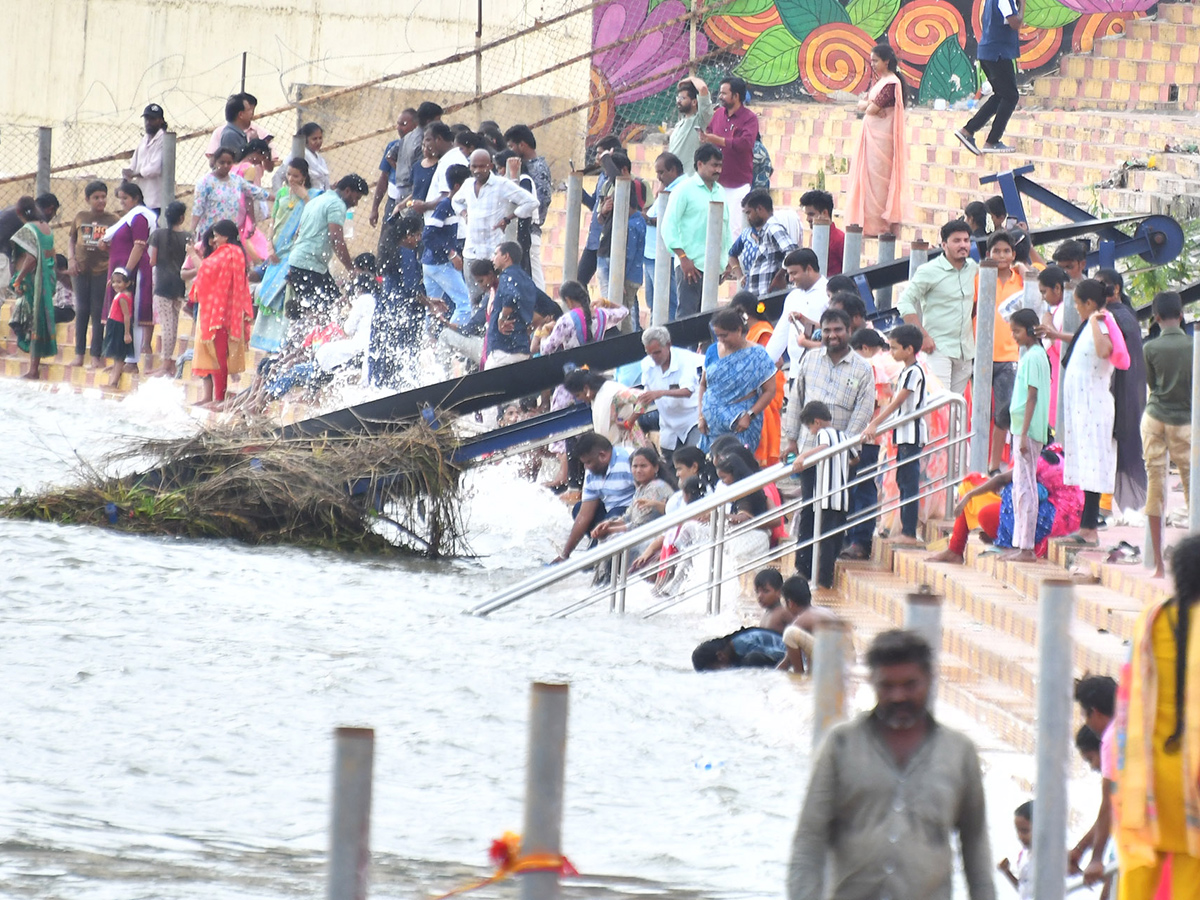 Vijayawada_20Praksam_20Barrage_20Floods_20Andhra_20Pradesh_15.jpg 14