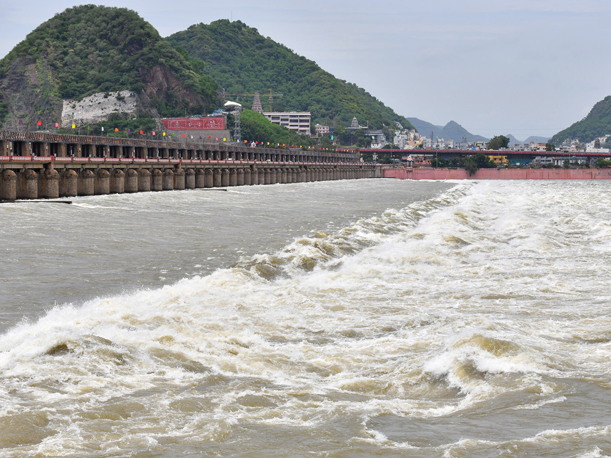 Vijayawada_20Praksam_20Barrage_20Floods_20Andhra_20Pradesh_16.jpg 15