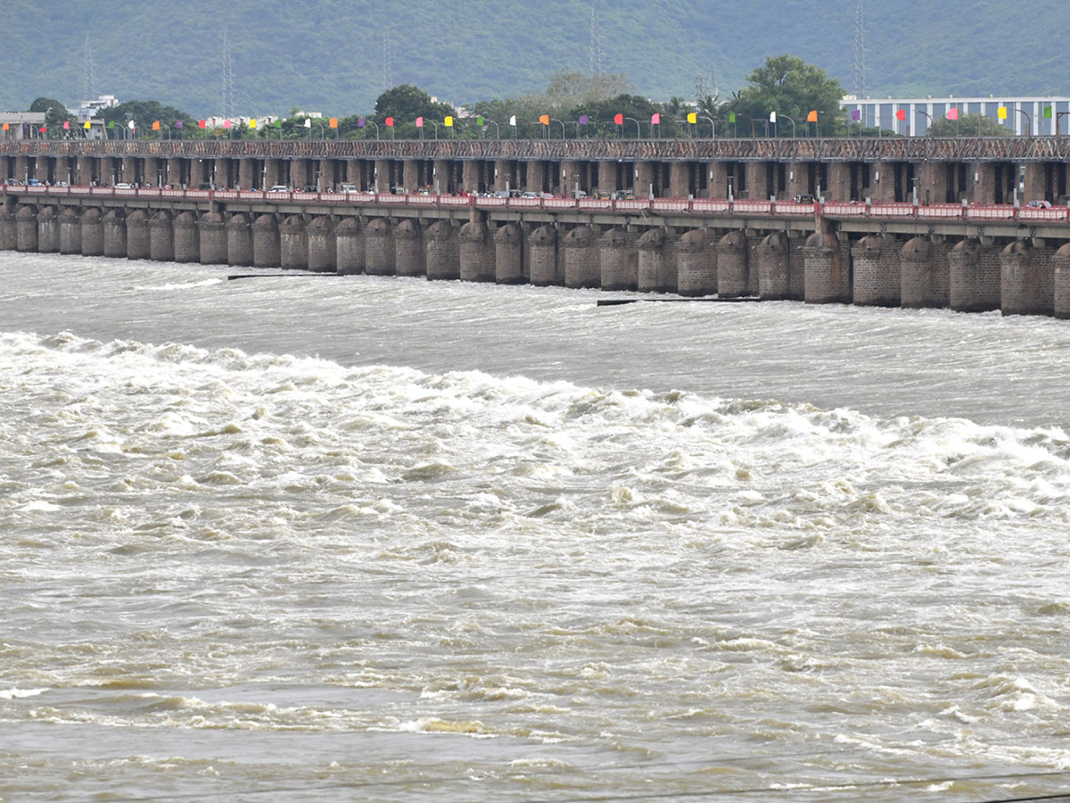 Vijayawada_20Praksam_20Barrage_20Floods_20Andhra_20Pradesh_5.jpg 5