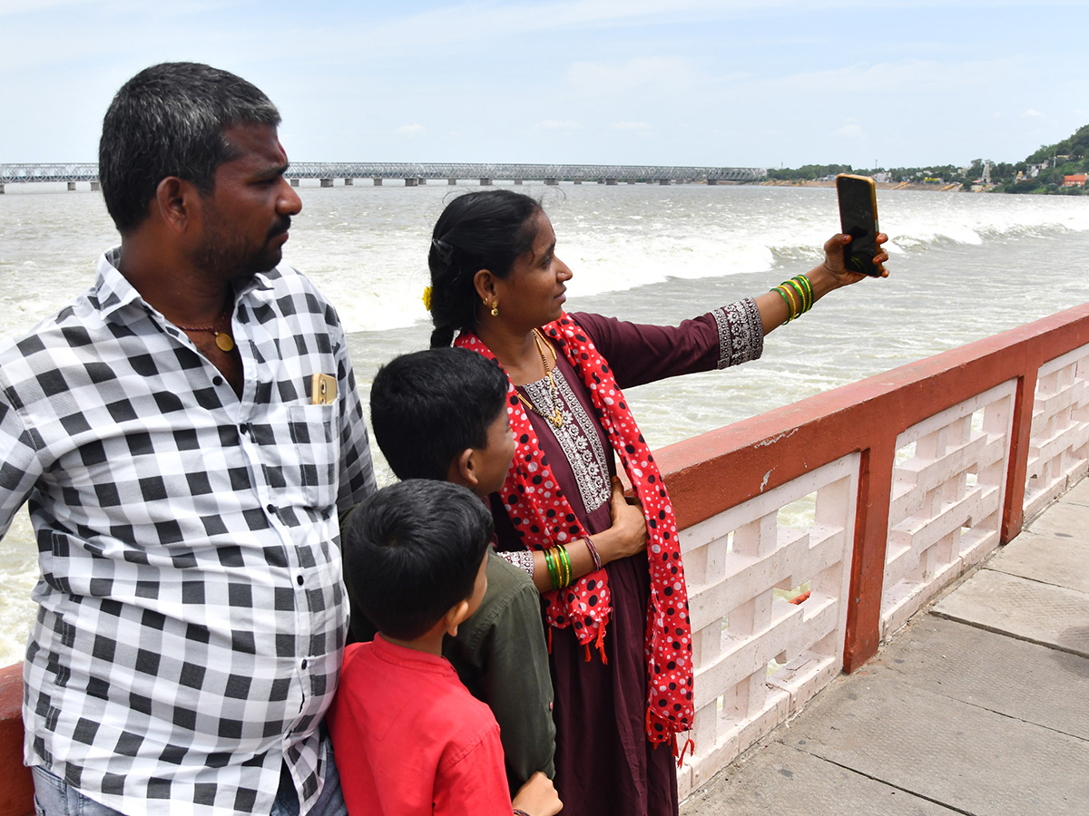 Vijayawada_20Praksam_20Barrage_20Floods_20Andhra_20Pradesh_7.jpg 6