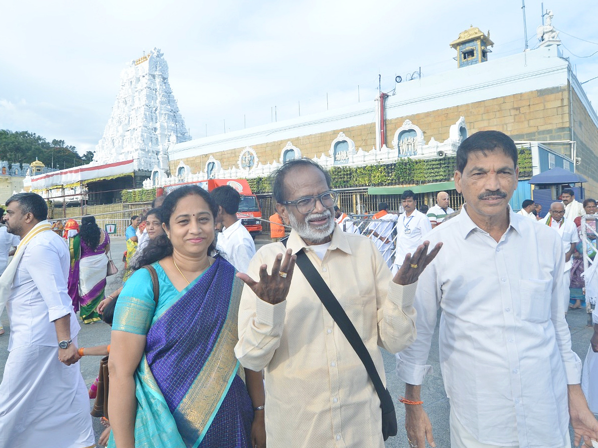 Director_20Venky_20Kudumulu_2C_20Mallidi_20Vassishta_20And_20Cricketer_20Tilak_20Varma_20Visits_20Tirumala_20Temple_20Photos_20_2810_29.jpg 13