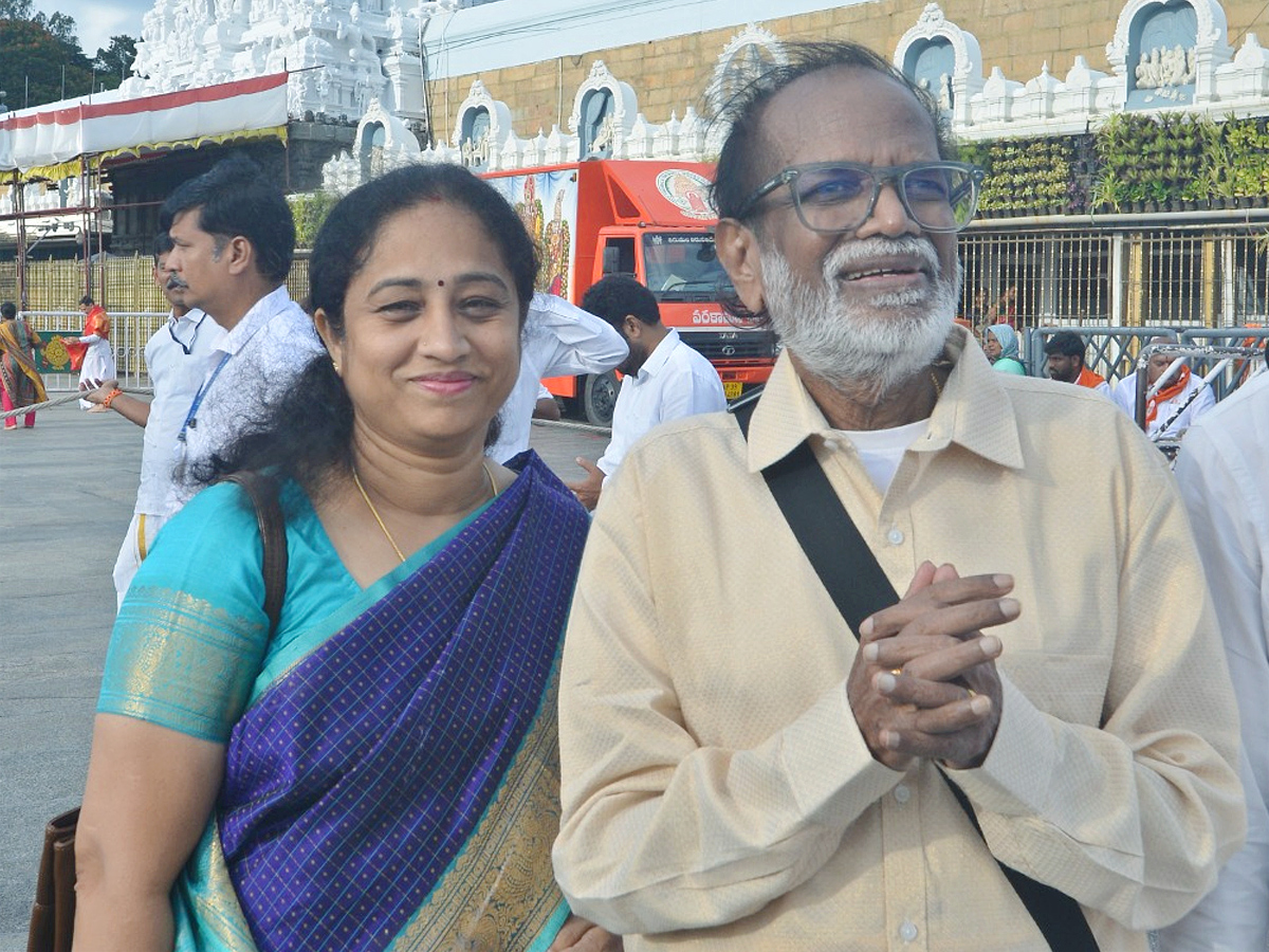 Director_20Venky_20Kudumulu_2C_20Mallidi_20Vassishta_20And_20Cricketer_20Tilak_20Varma_20Visits_20Tirumala_20Temple_20Photos_20_2811_29.jpg 14
