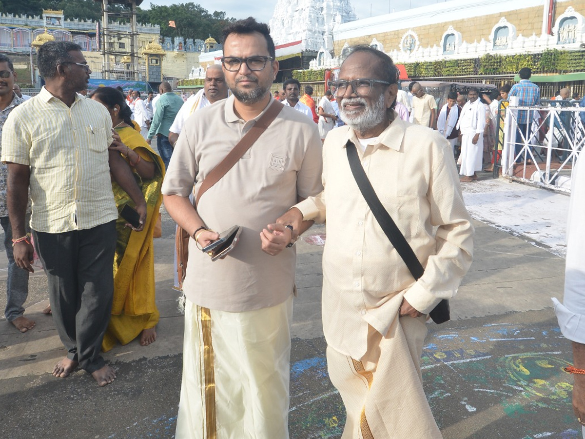 Director_20Venky_20Kudumulu_2C_20Mallidi_20Vassishta_20And_20Cricketer_20Tilak_20Varma_20Visits_20Tirumala_20Temple_20Photos_20_2812_29.jpg 15