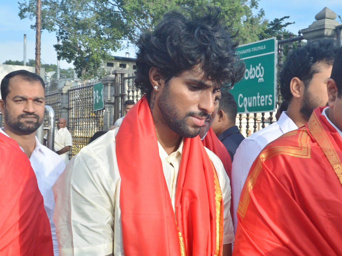 Director_20Venky_20Kudumulu_2C_20Mallidi_20Vassishta_20And_20Cricketer_20Tilak_20Varma_20Visits_20Tirumala_20Temple_20Photos_20_2815_29.jpg 10