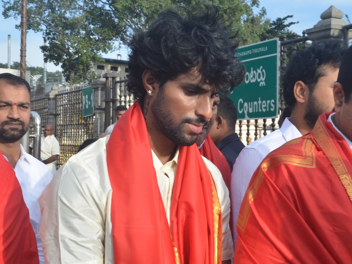 Director_20Venky_20Kudumulu_2C_20Mallidi_20Vassishta_20And_20Cricketer_20Tilak_20Varma_20Visits_20Tirumala_20Temple_20Photos_20_2816_29.jpg 11