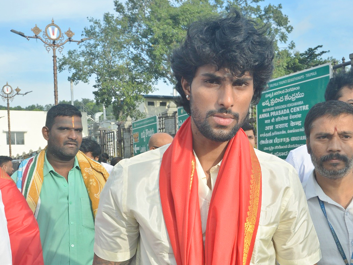 Director_20Venky_20Kudumulu_2C_20Mallidi_20Vassishta_20And_20Cricketer_20Tilak_20Varma_20Visits_20Tirumala_20Temple_20Photos_20_282_29.jpg 3