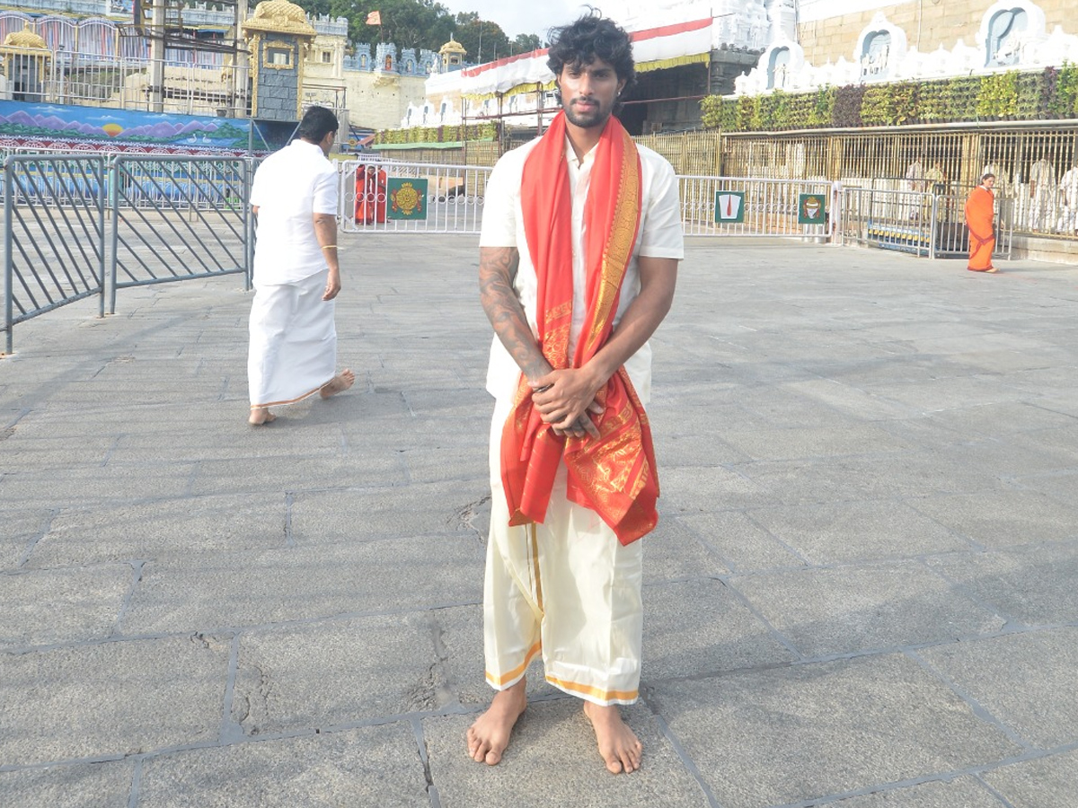 Director_20Venky_20Kudumulu_2C_20Mallidi_20Vassishta_20And_20Cricketer_20Tilak_20Varma_20Visits_20Tirumala_20Temple_20Photos_20_283_29.jpg 4