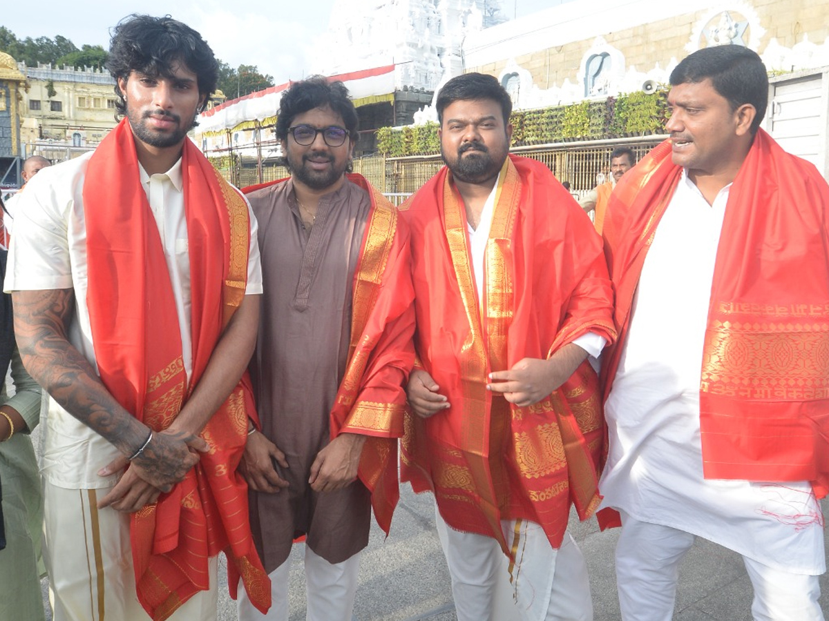 Director_20Venky_20Kudumulu_2C_20Mallidi_20Vassishta_20And_20Cricketer_20Tilak_20Varma_20Visits_20Tirumala_20Temple_20Photos_20_285_29.jpg 1