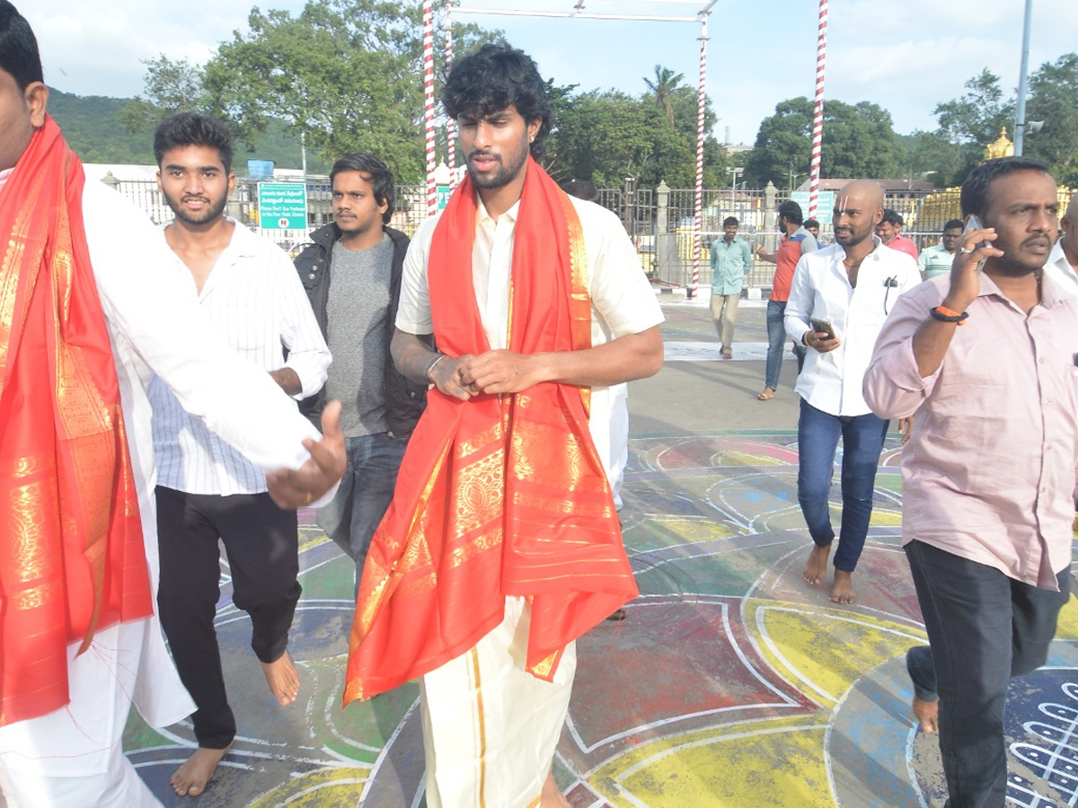 Director_20Venky_20Kudumulu_2C_20Mallidi_20Vassishta_20And_20Cricketer_20Tilak_20Varma_20Visits_20Tirumala_20Temple_20Photos_20_288_29.jpg 8
