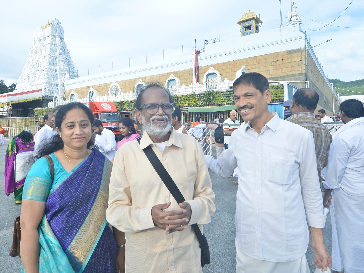 Director_20Venky_20Kudumulu_2C_20Mallidi_20Vassishta_20And_20Cricketer_20Tilak_20Varma_20Visits_20Tirumala_20Temple_20Photos_20_289_29.jpg 12