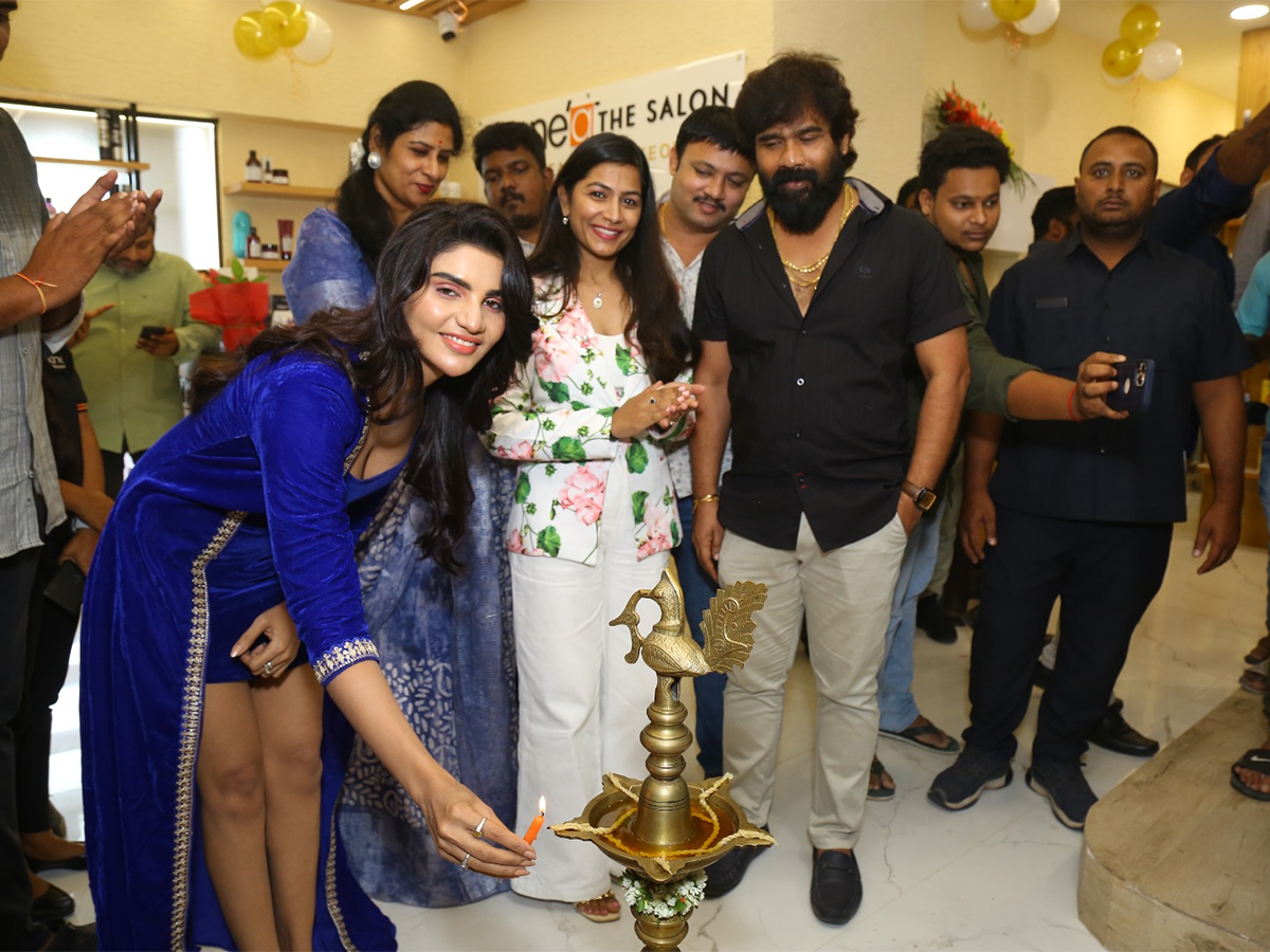 Jabardasth_20Varsha_20in_20Kondapur_20Photos_14.jpg 14