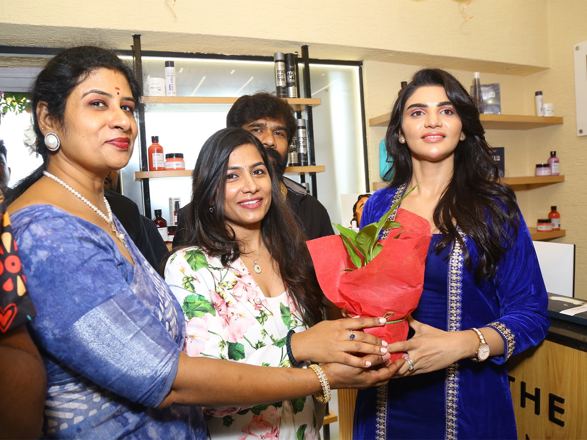 Jabardasth_20Varsha_20in_20Kondapur_20Photos_6.jpg 6