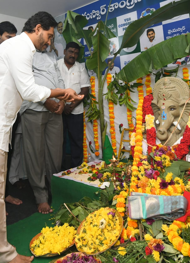 ys_20jagan_20sir_20ganesh_20pooja10_0.jpg 10