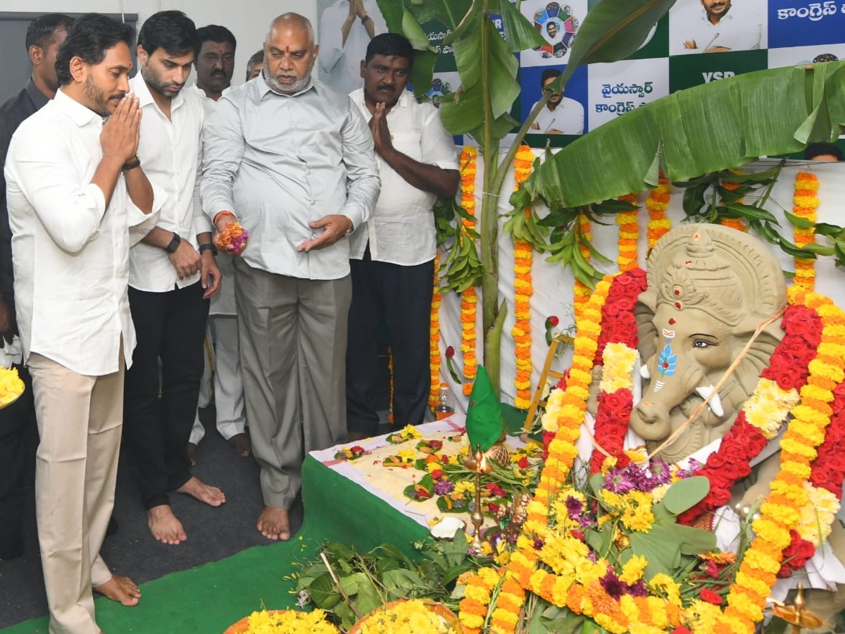 ys_20jagan_20sir_20ganesh_20pooja13.jpg 13