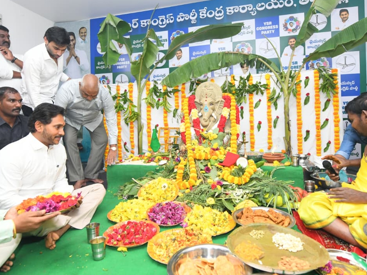 ys_20jagan_20sir_20ganesh_20pooja14.jpg 14