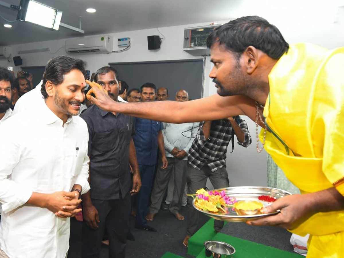 ys_20jagan_20sir_20ganesh_20pooja18_0.jpg 18