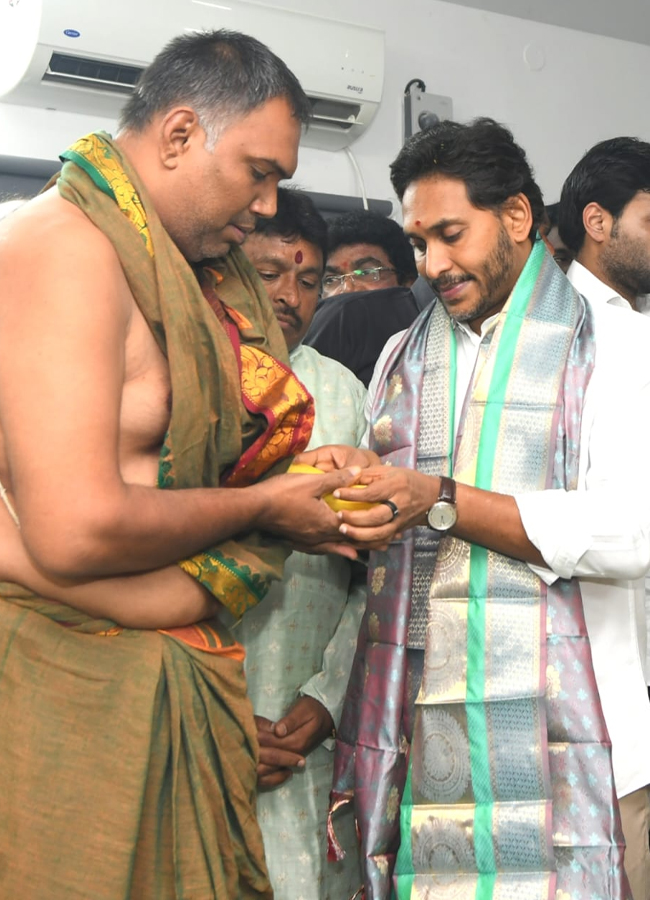 ys_20jagan_20sir_20ganesh_20pooja19_0.jpg 19