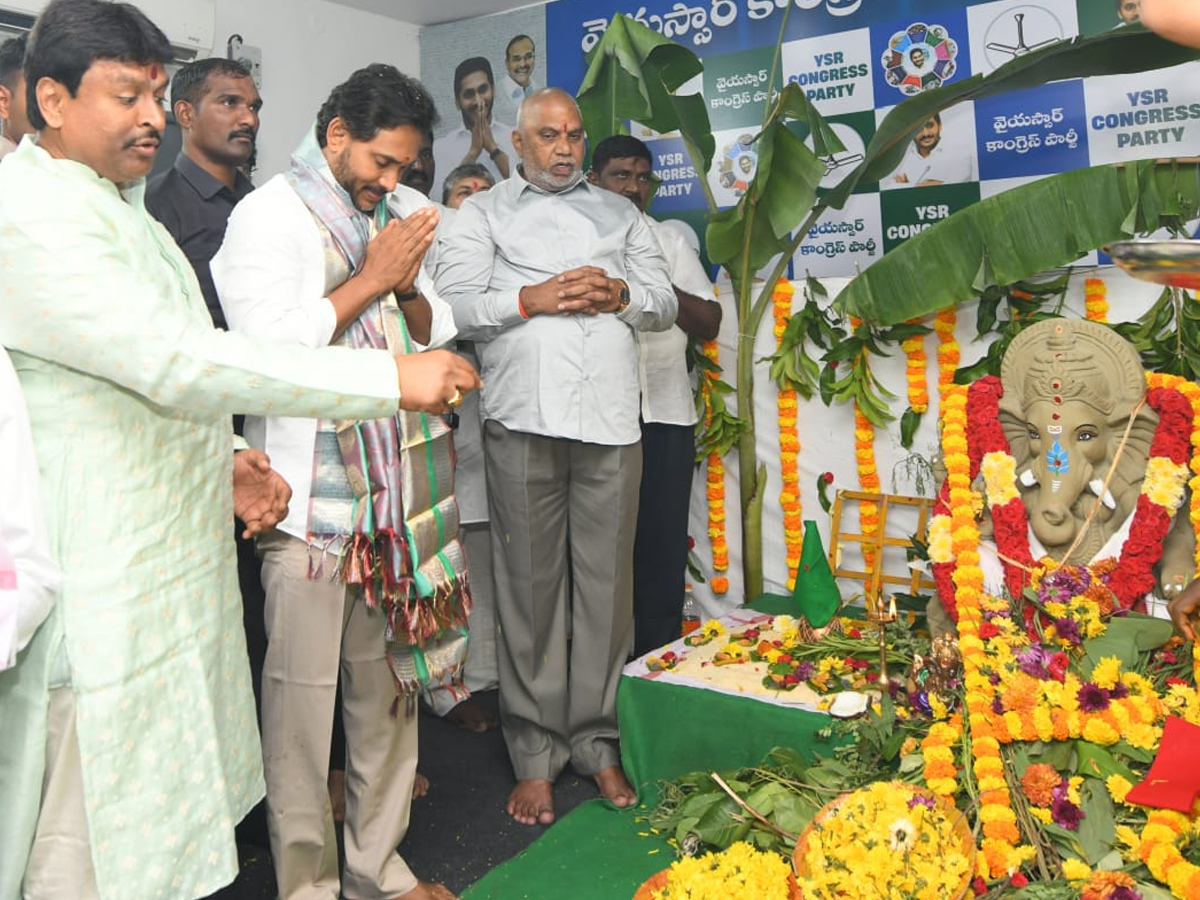 ys_20jagan_20sir_20ganesh_20pooja1_0.jpg 1
