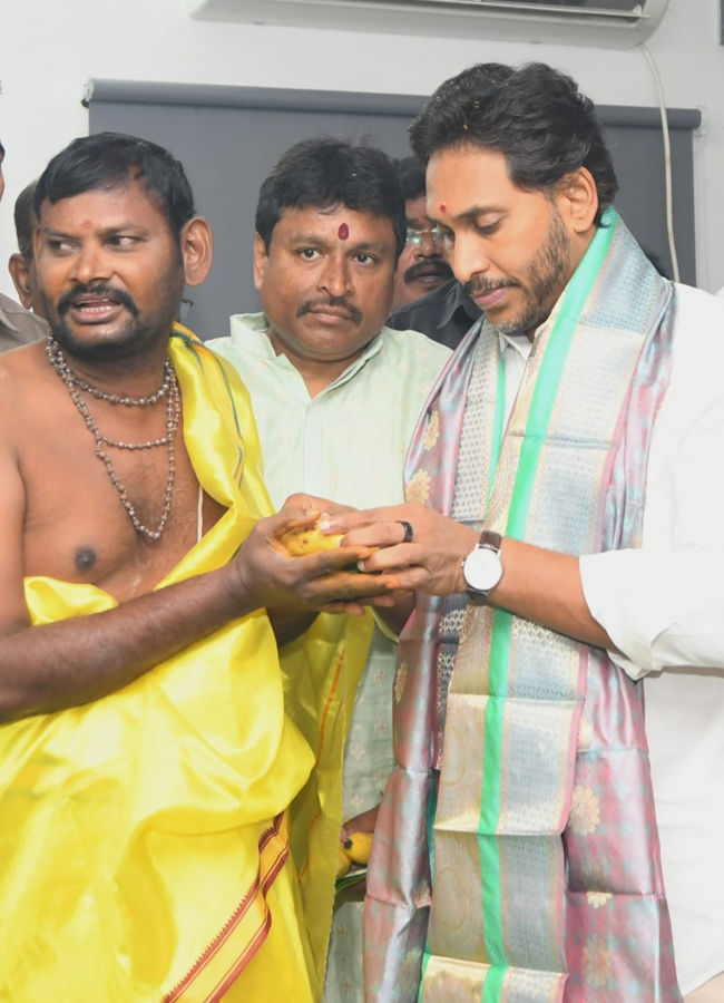 ys_20jagan_20sir_20ganesh_20pooja20_0.jpg 20