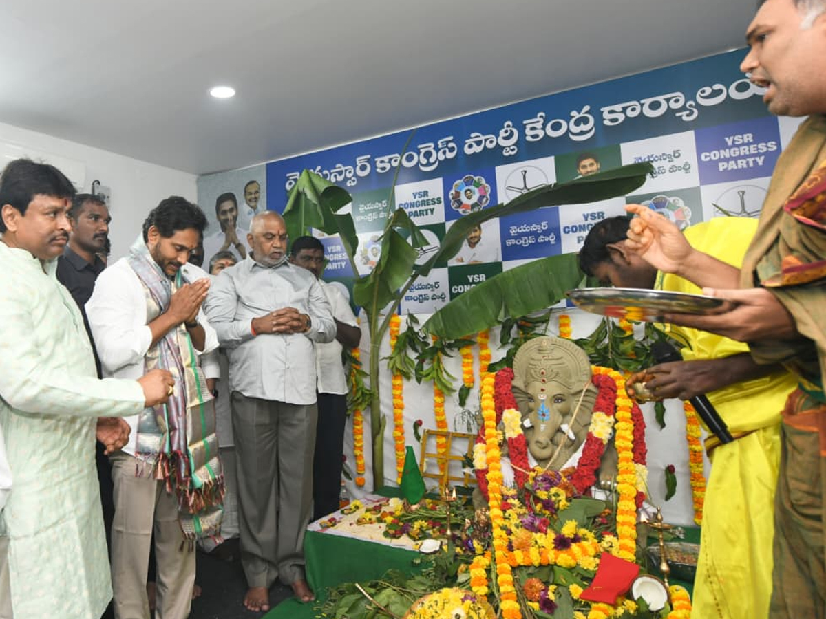 ys_20jagan_20sir_20ganesh_20pooja2_0.jpg 2