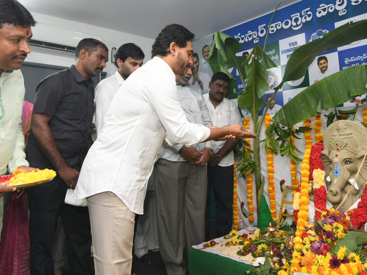 ys_20jagan_20sir_20ganesh_20pooja9_0.jpg 9