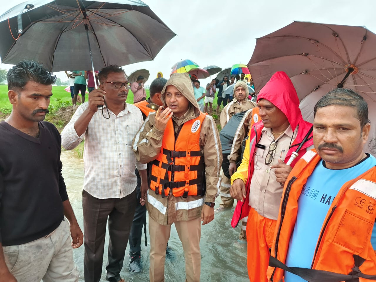 Breaking_20News_20_20Kamareddy_20District_20in_20Telangan_20Floods_20HD_20Photos_21.jpg 19