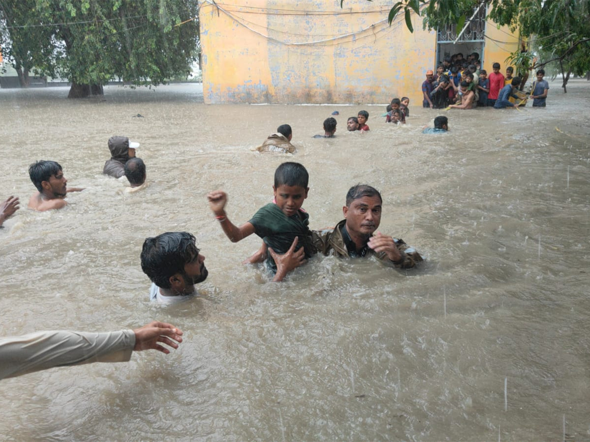 Breaking_20News_20_20Kamareddy_20District_20in_20Telangan_20Floods_20HD_20Photos_23.jpg 25