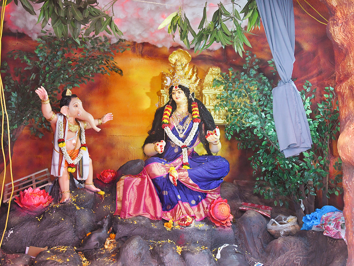 Vinayaka_20Chavithi_20_20Different_20Ganesh_20Idols_20IN_20Telugu_20States__20_2810_29.jpg 10