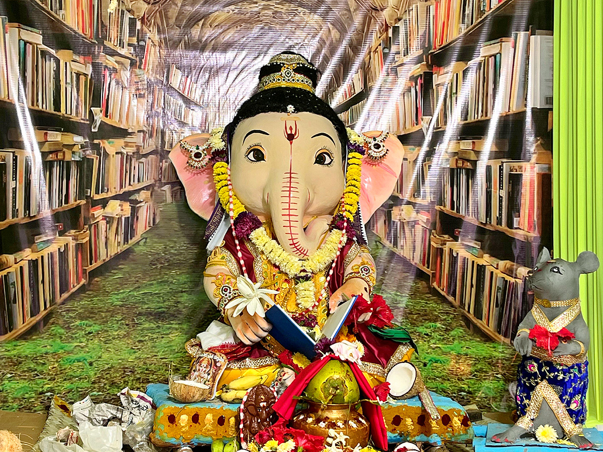 Vinayaka_20Chavithi_20_20Different_20Ganesh_20Idols_20IN_20Telugu_20States__20_2812_29.jpg 12