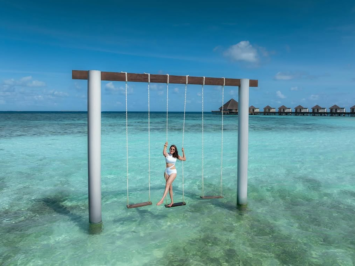 Actress_20Kajal_20Agarwal_20Enjoys_20maldives_20vacation_20With_20Family_20Photos_20_285_29.jpg 6