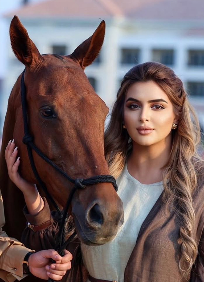 Sheikha_20Mahra_20the_20Dubai_20princess_20gets_20engaged_20to_20rapper__20_284_29.jpg 5
