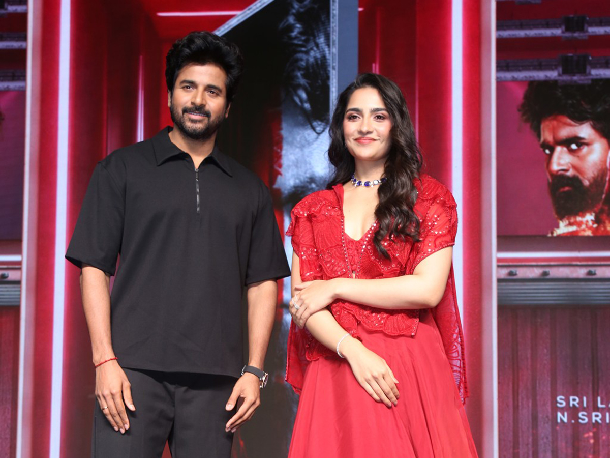 Madharasi_20Movie_20Pre_20Release_20Event_20at_20Hyderabad__20_2811_29.jpg 11