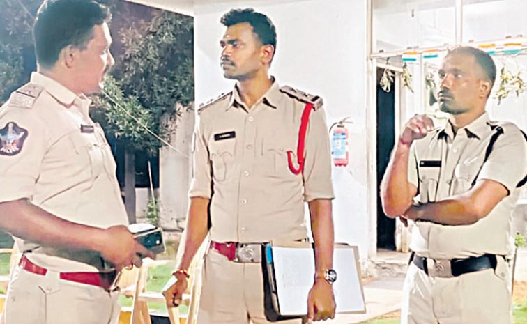 Police_SakshiOfficeVijayawa.jpg