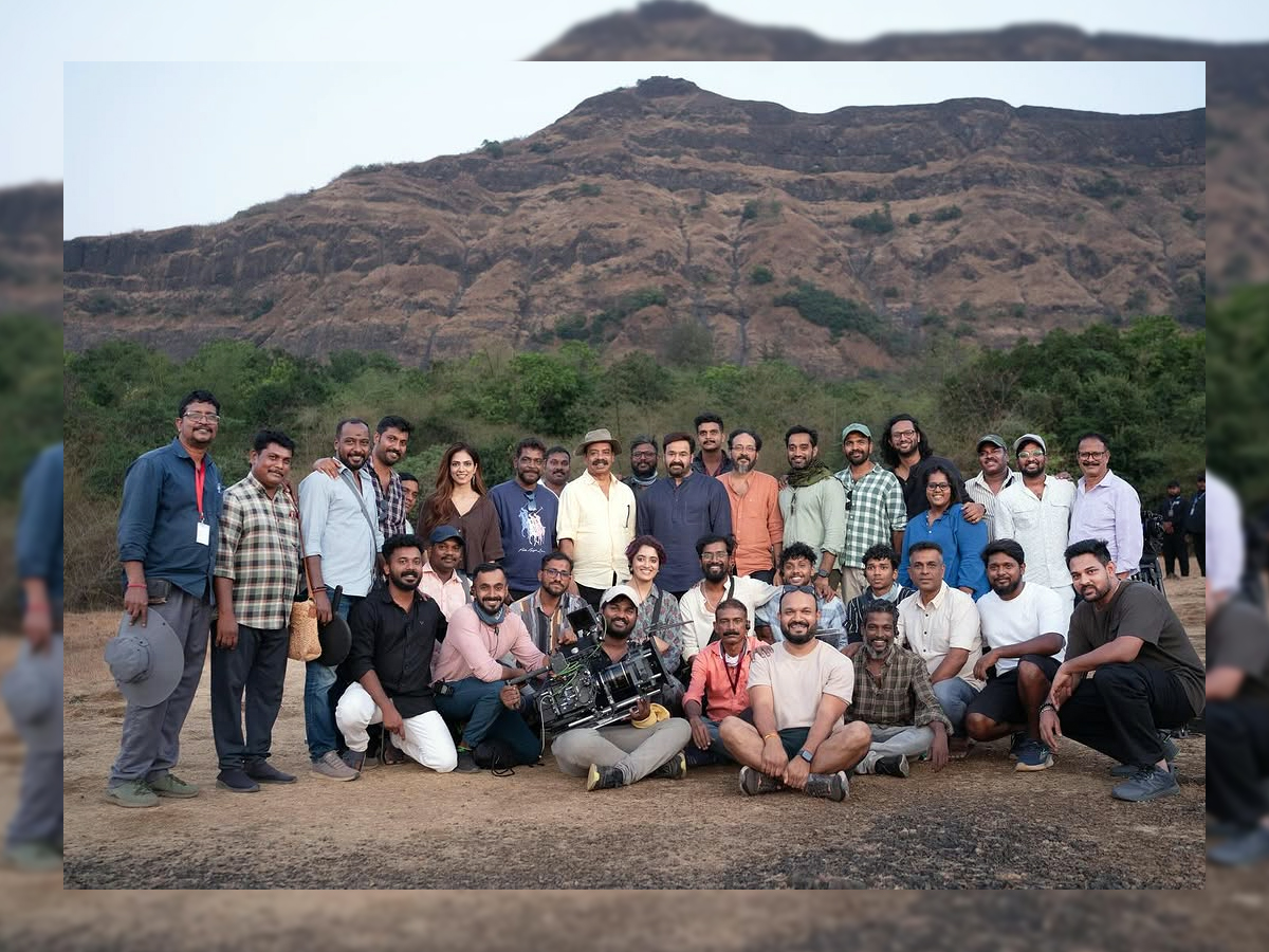 Malavika_20mohanan10.jpg 11