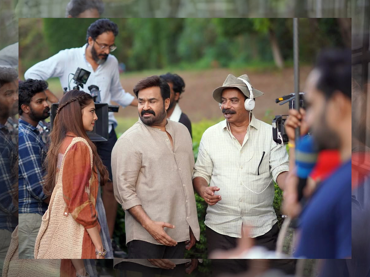 Malavika_20mohanan8.jpg 9