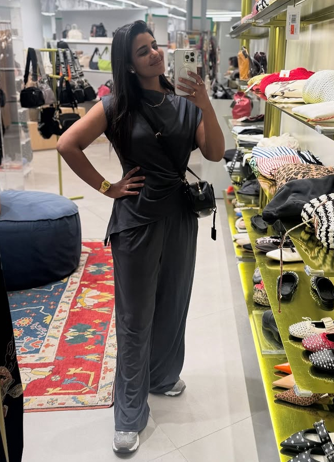 aishwaryarajessh1.jpg 2