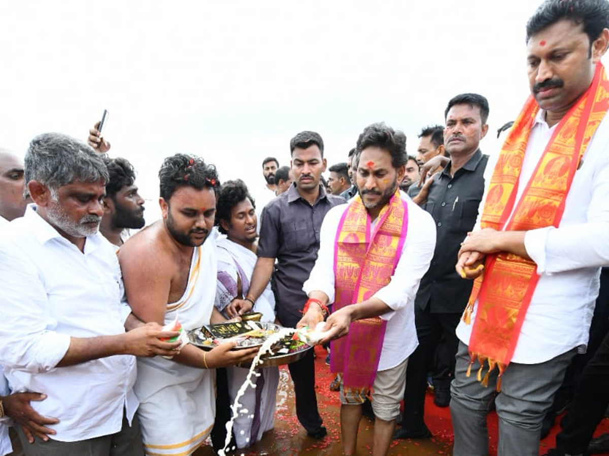 ys_20jagan_20jala_20Harathi_20Ambakapalli_20lake_20Photos_20_2814_29.jpg 8
