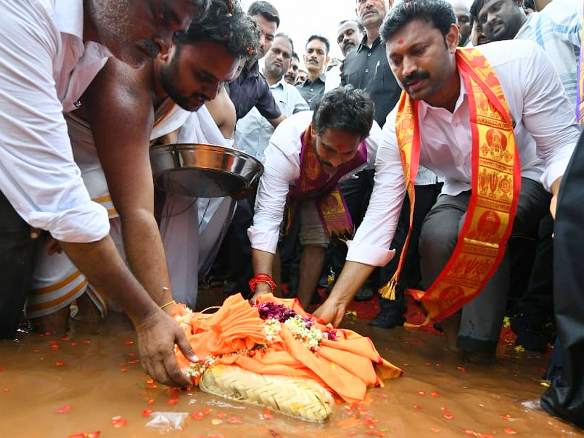 ys_20jagan_20jala_20Harathi_20Ambakapalli_20lake_20Photos_20_2818_29.jpg 9