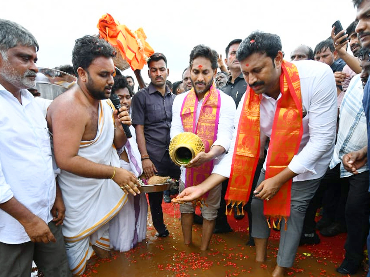 ys_20jagan_20jala_20Harathi_20Ambakapalli_20lake_20Photos_20_282_29.jpg 2