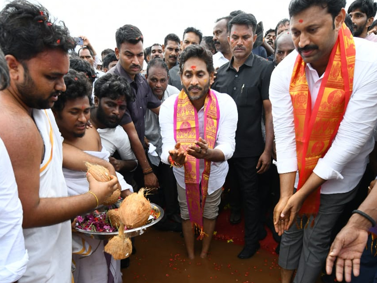 ys_20jagan_20jala_20Harathi_20Ambakapalli_20lake_20Photos_20_284_29.jpg 3