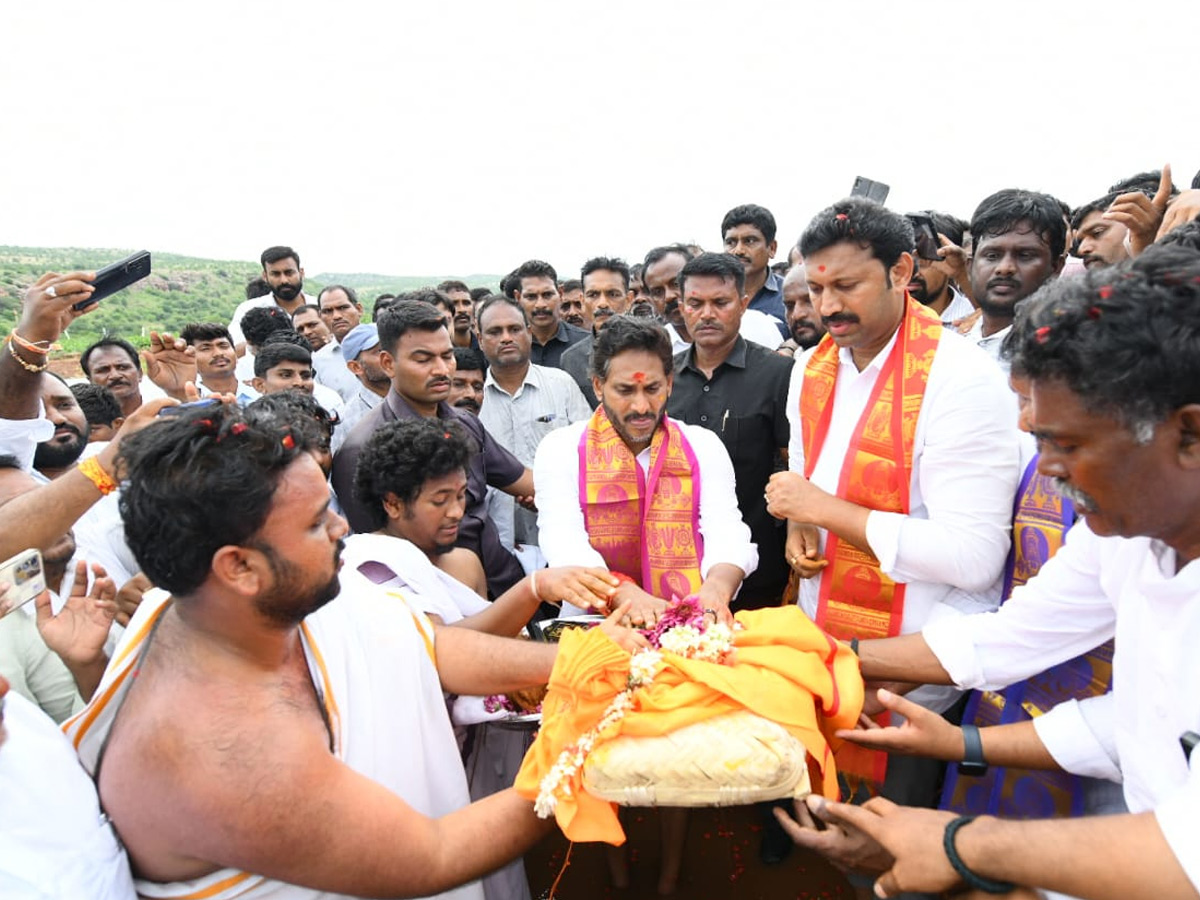 ys_20jagan_20jala_20Harathi_20Ambakapalli_20lake_20Photos_20_286_29.jpg 12