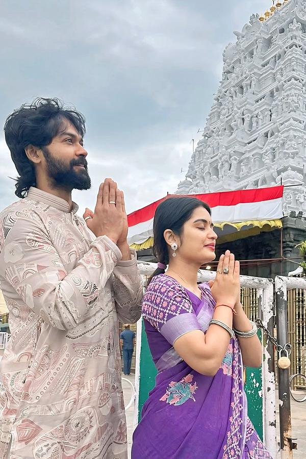 BIG_20BOSS_20Fame_20Priyanka_20Jain_20And_20Shivakumar_20Visits_20Tirumala_20Photos_20_283_29.jpg 4